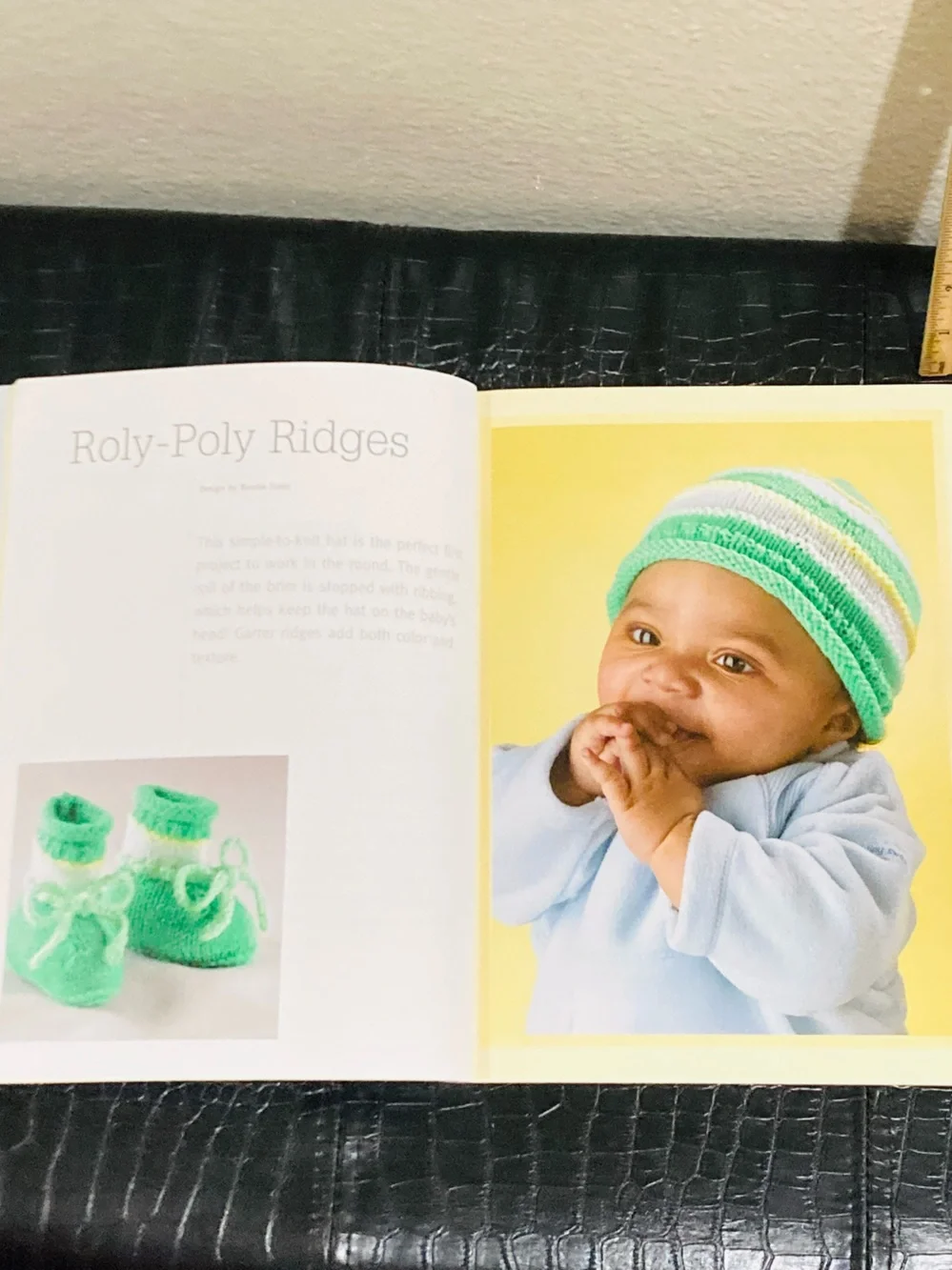 EUC Babyknits Hats & Booties Book